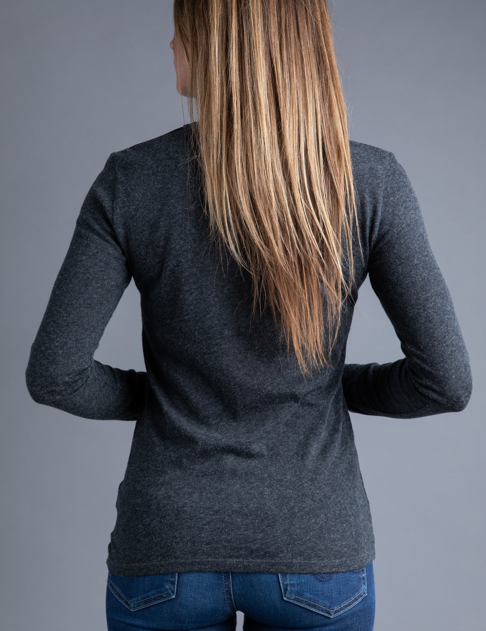 Majestic Long Sleeve Cotton/Cashmere Crewneck Tee in Anthracite Chine