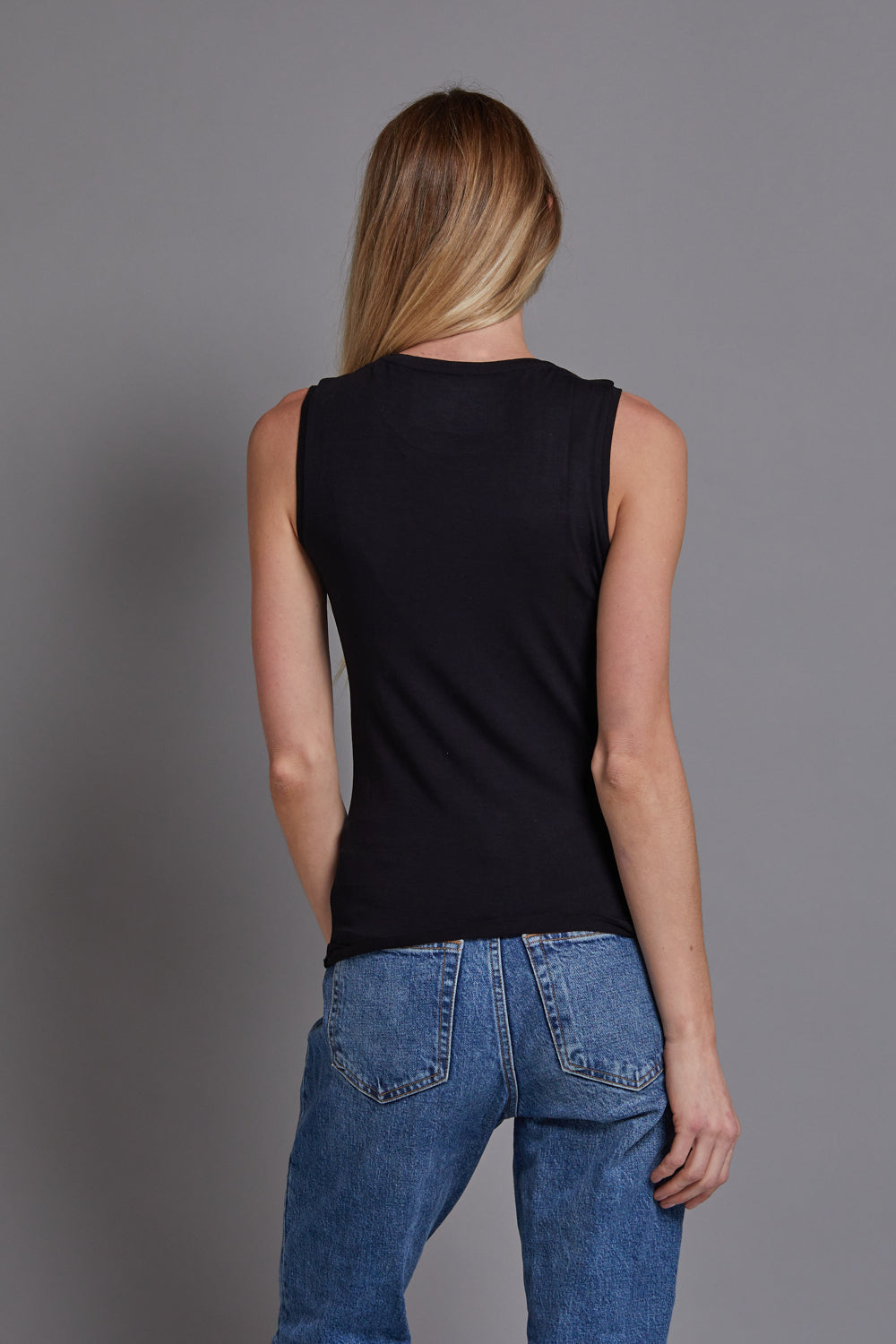 Majestic Sleeveless Tank in Noir