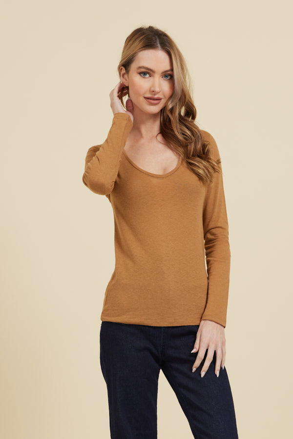Majestic Cotton/Cashmere Long Sleeve V-Neck in Chamois