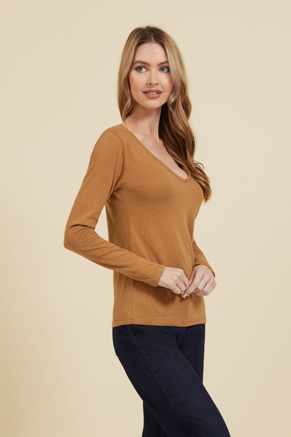 Majestic Cotton/Cashmere Long Sleeve V-Neck in Chamois