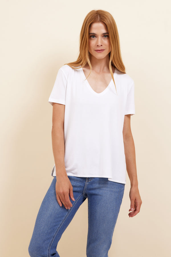 Majestic Soft Touch Semi Relaxed V-Neck Tee in Blanc