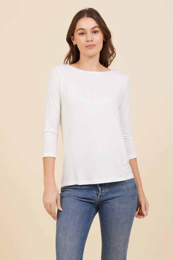 Soft Touch 3/4 Sleeve Pleat Back Crewneck in Blanc