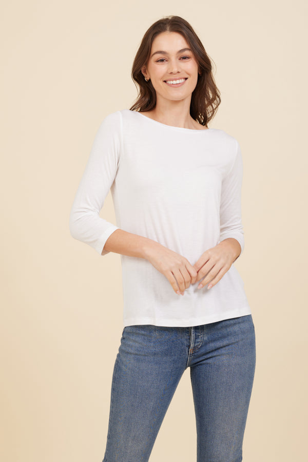 Soft Touch 3/4 Sleeve Pleat Back Crewneck in Blanc