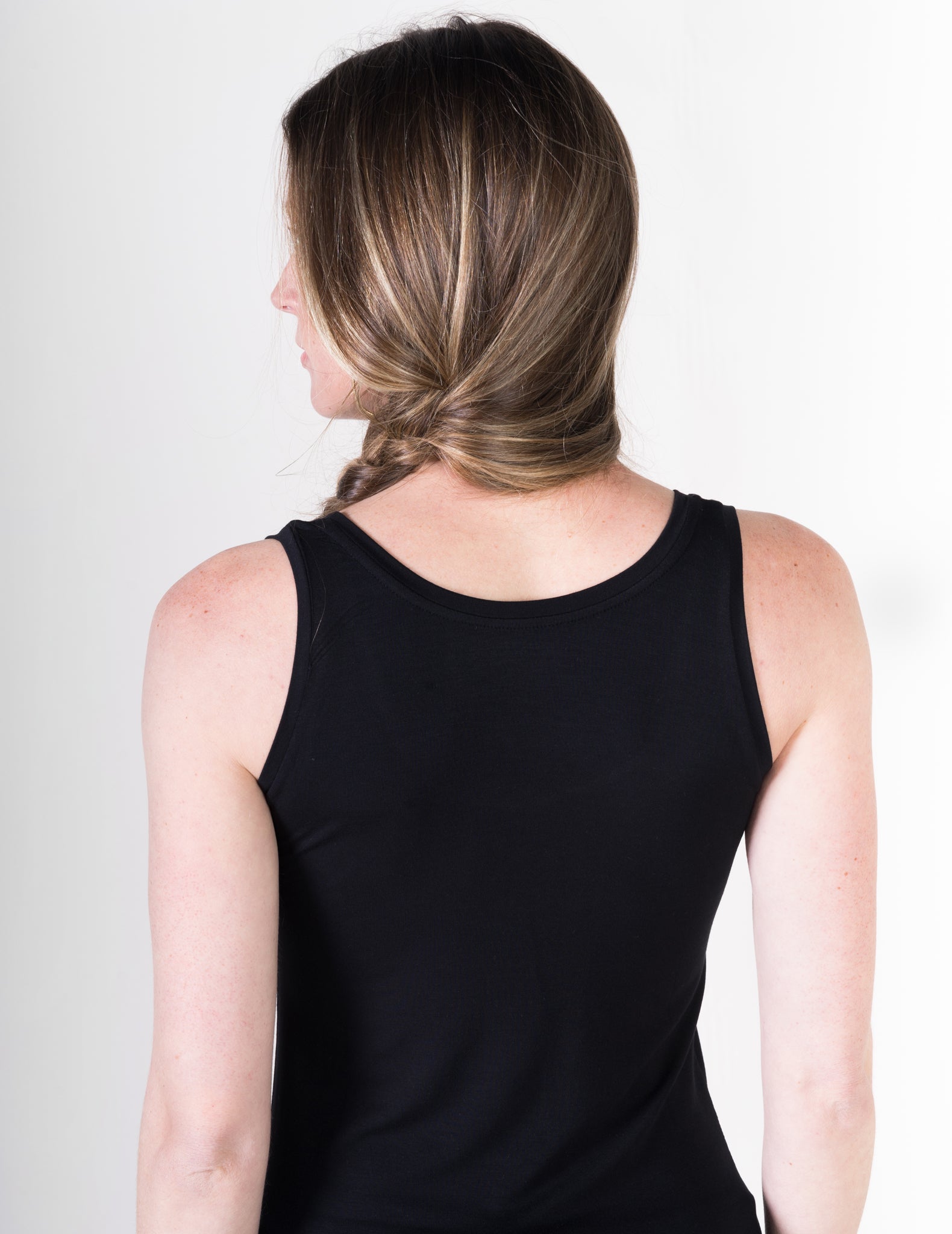 Majestic Flat Edge Scoop Viscose Tank in Noir