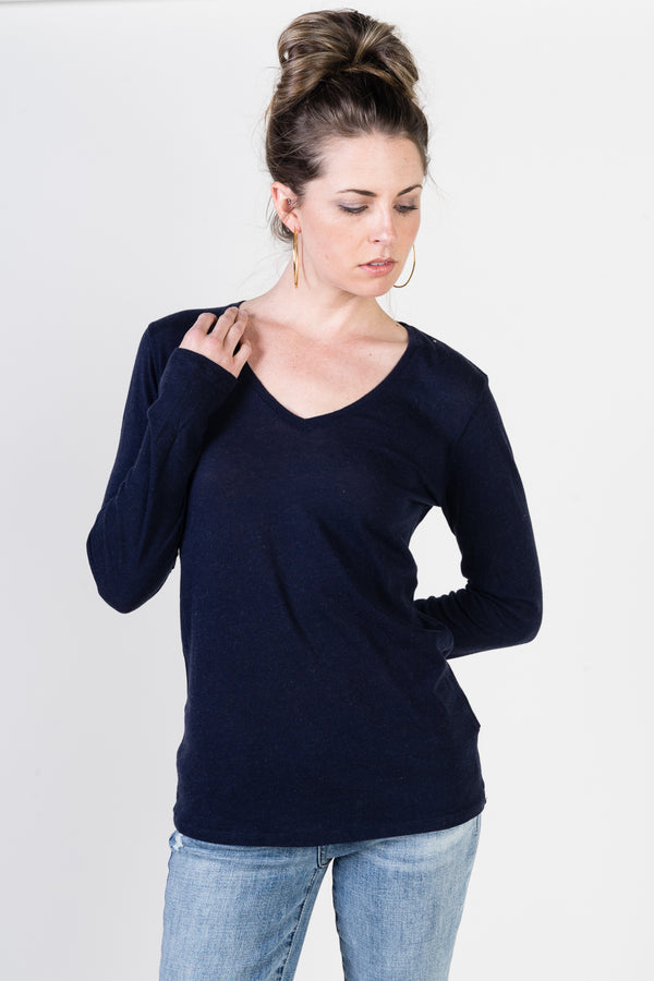 Majestic Long Sleeve Cotton/Cashmere V-Neck Tee in Navy