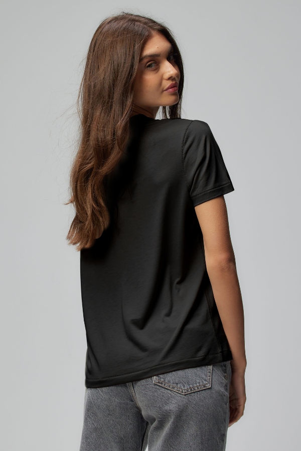 Majestic Lyocell Cotton Semi Relaxed Short Sleeve Crewneck in Noir