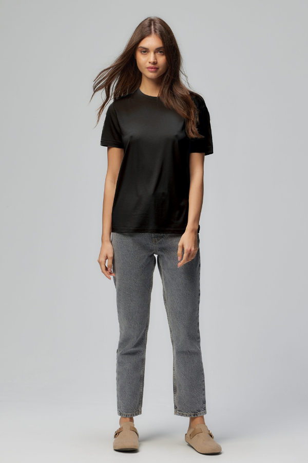 Majestic Lyocell Cotton Semi Relaxed Short Sleeve Crewneck in Noir